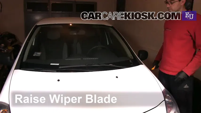 2011 Renault Clio dCi 1.5L 4 Cyl. Turbo Diesel Balais essuie-glace avant Changer les balais des essuie-glace